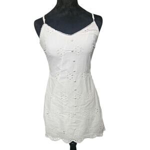 Mi ami Women white Lace  Tanktop Size Medium